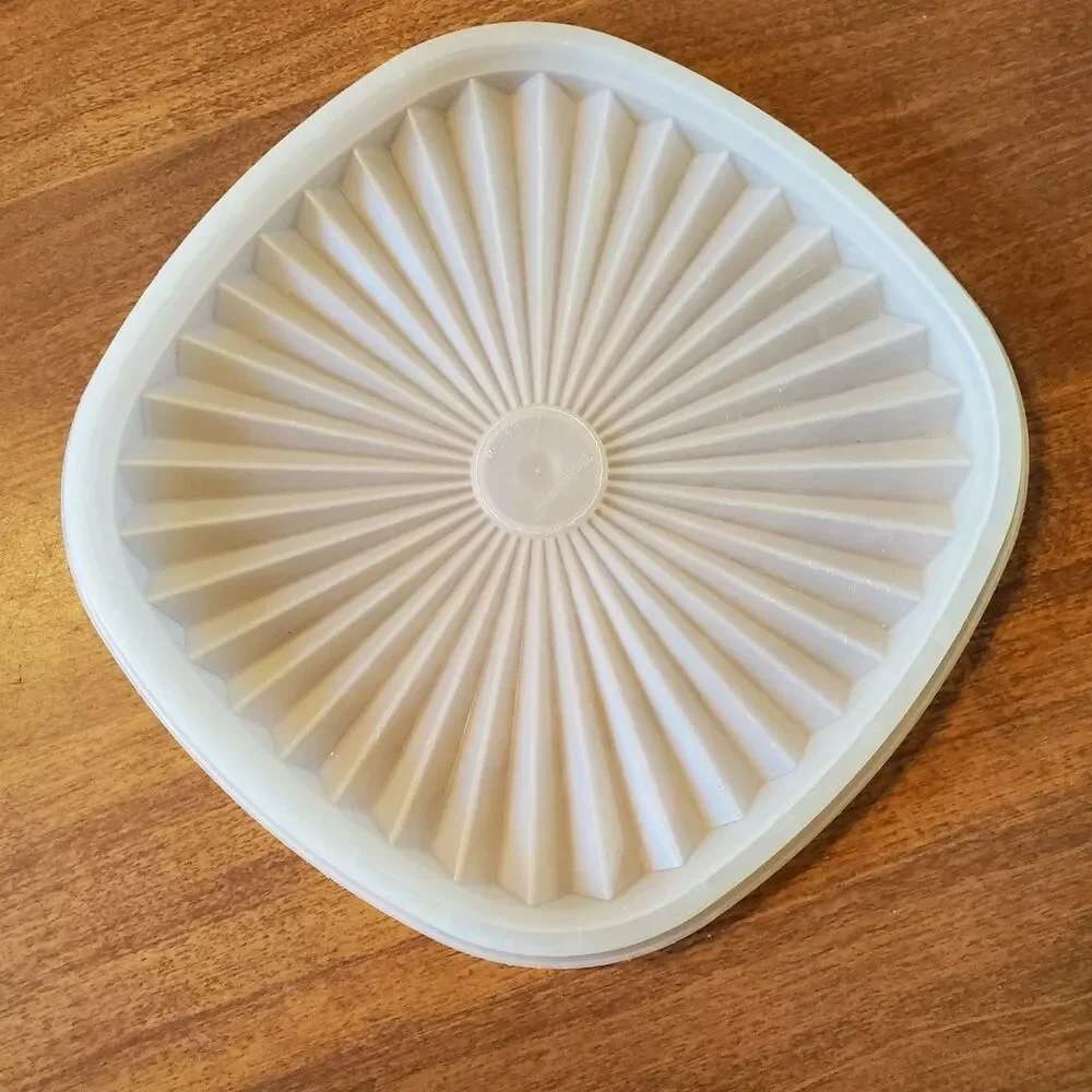 Tupperware Square 6 1/2” SERVALIER Lid # 841F-4